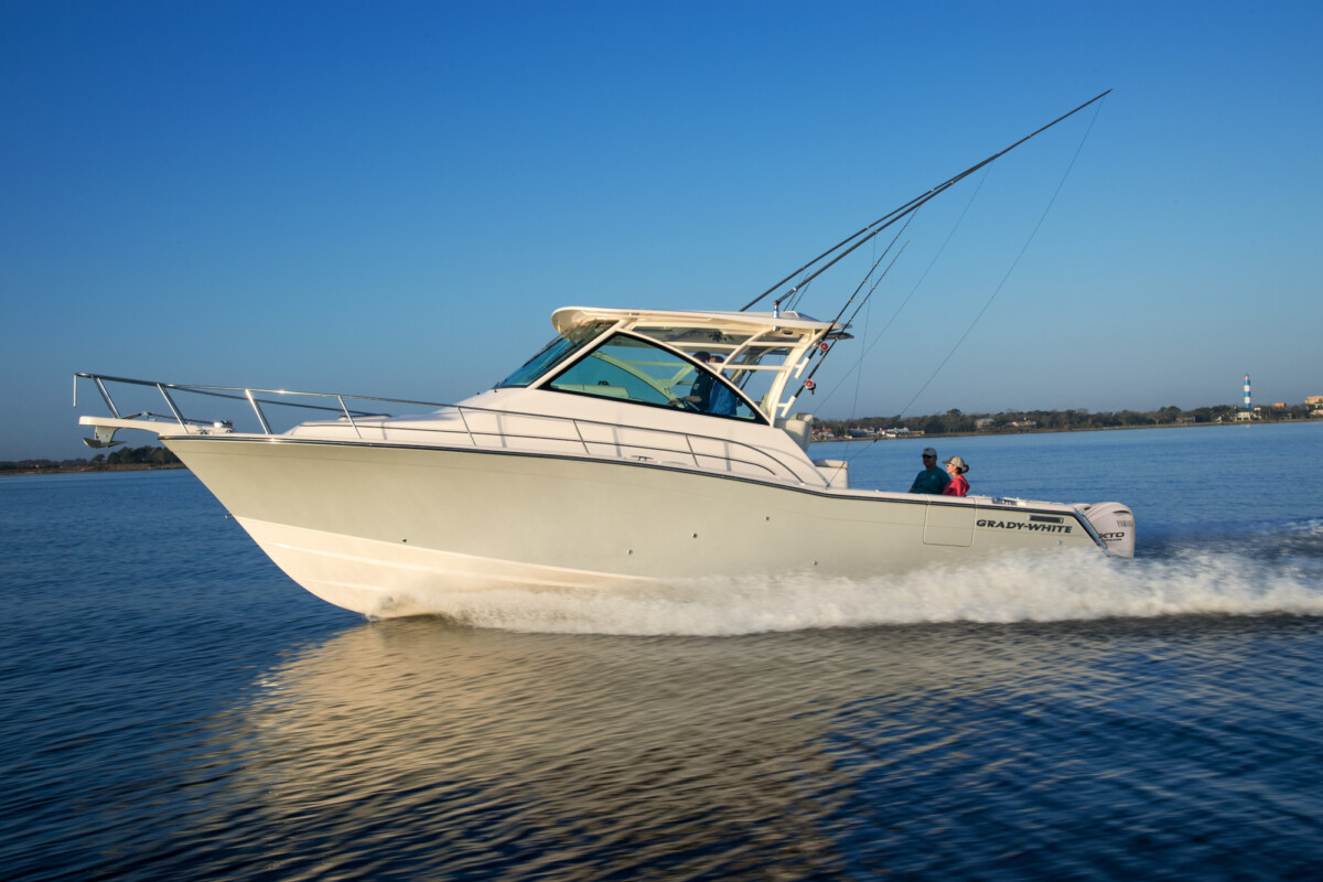 express-370-grady-white-37-foot-express-cabin-running-d52_7477