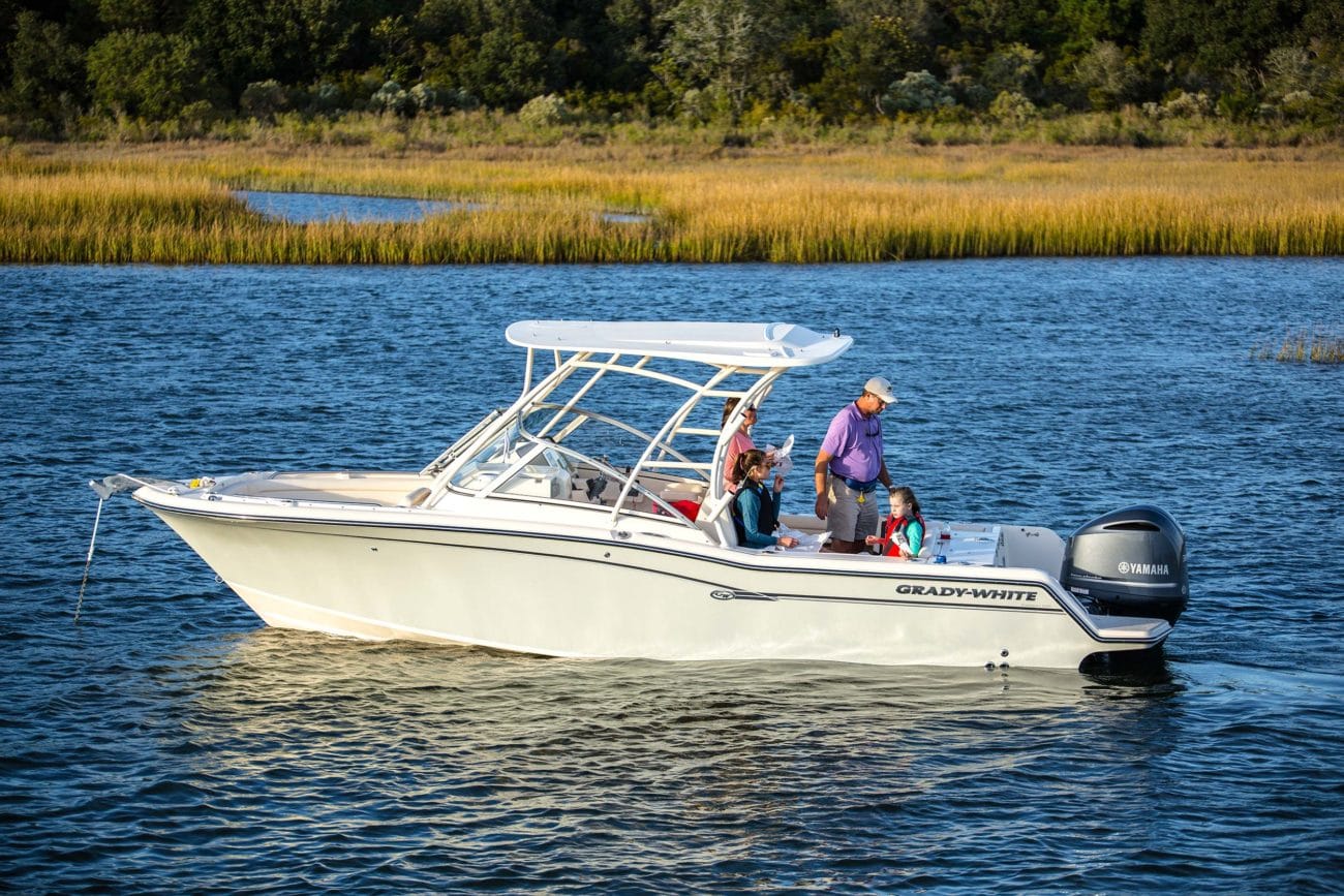 Grady-White Freedom 235 23′ Dual Console